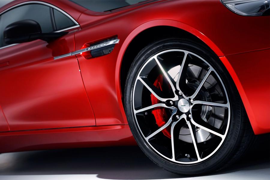Детали экстерьера Aston Martin Rapide S 2013 года  (фото 22 из 69)